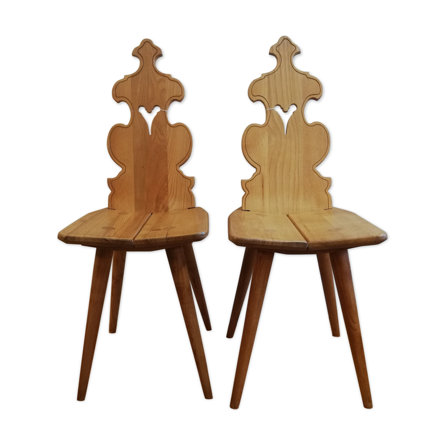 Pair of alsatian chairs