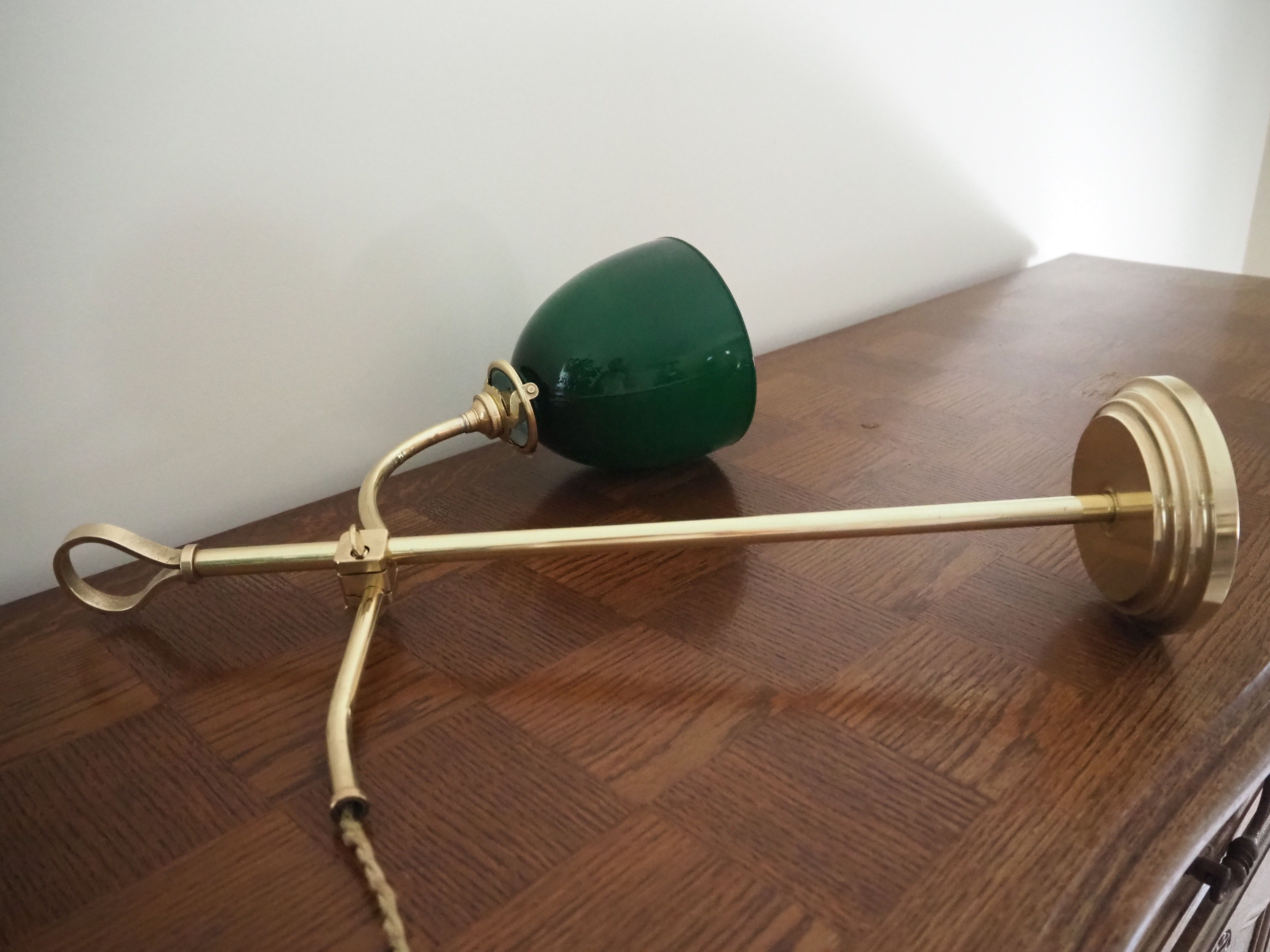 Desk lamp in brass with a swan neck and green opaline glass.
