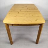 Extendable pine table
