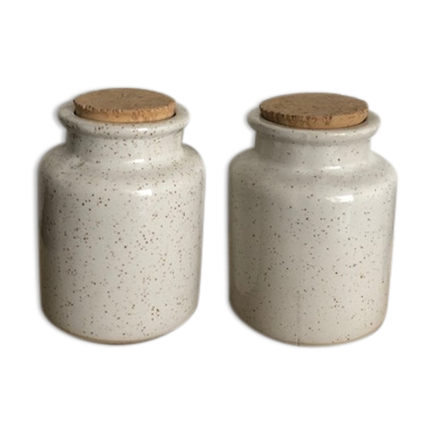 Duo of pots with white sandstone lids