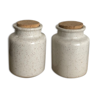 Duo of pots with white sandstone lids