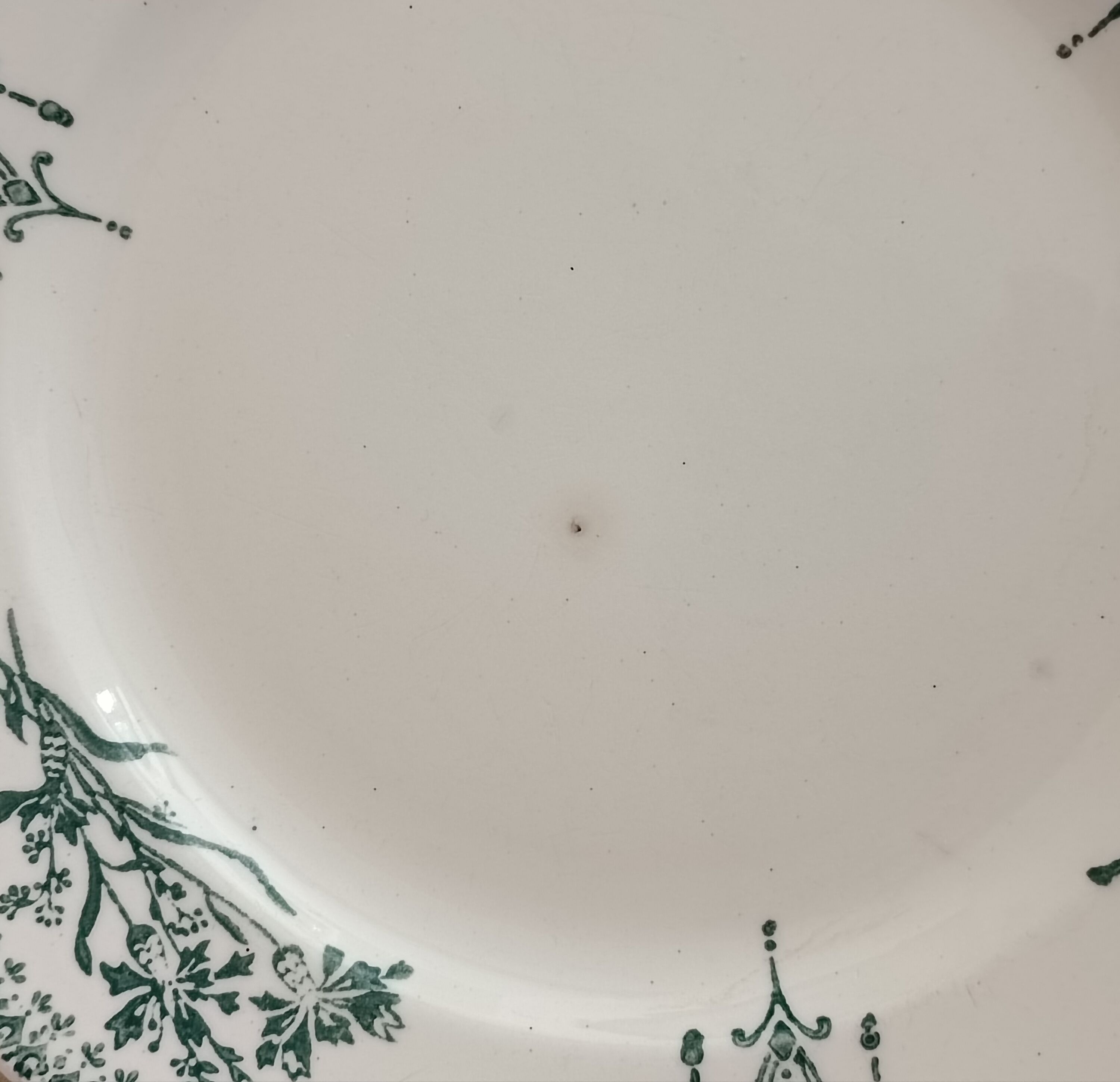 4 dessert plates in Saint Amand iron earth