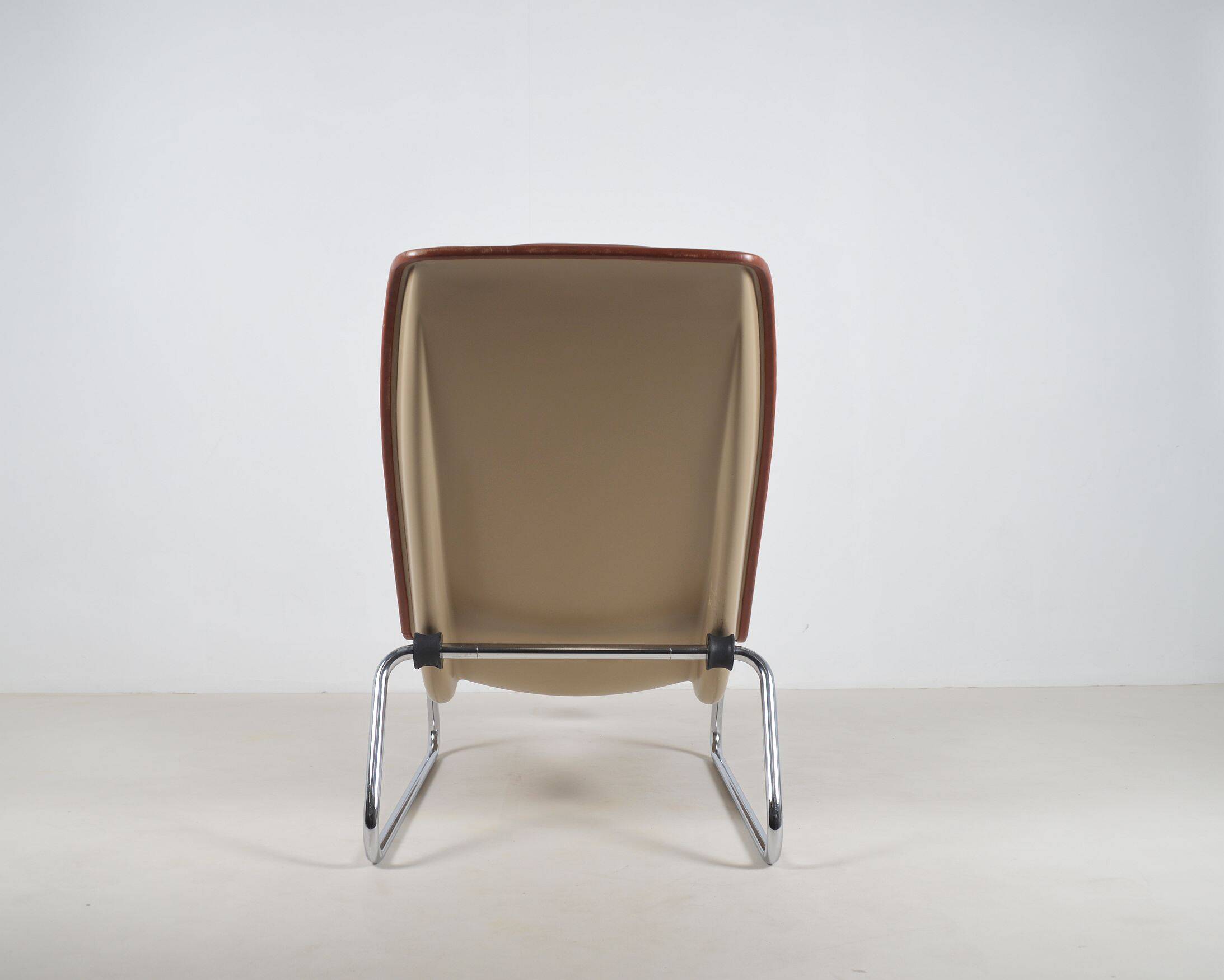 Fauteuil lounge Space Age en cuir avec base chromée, années 1970