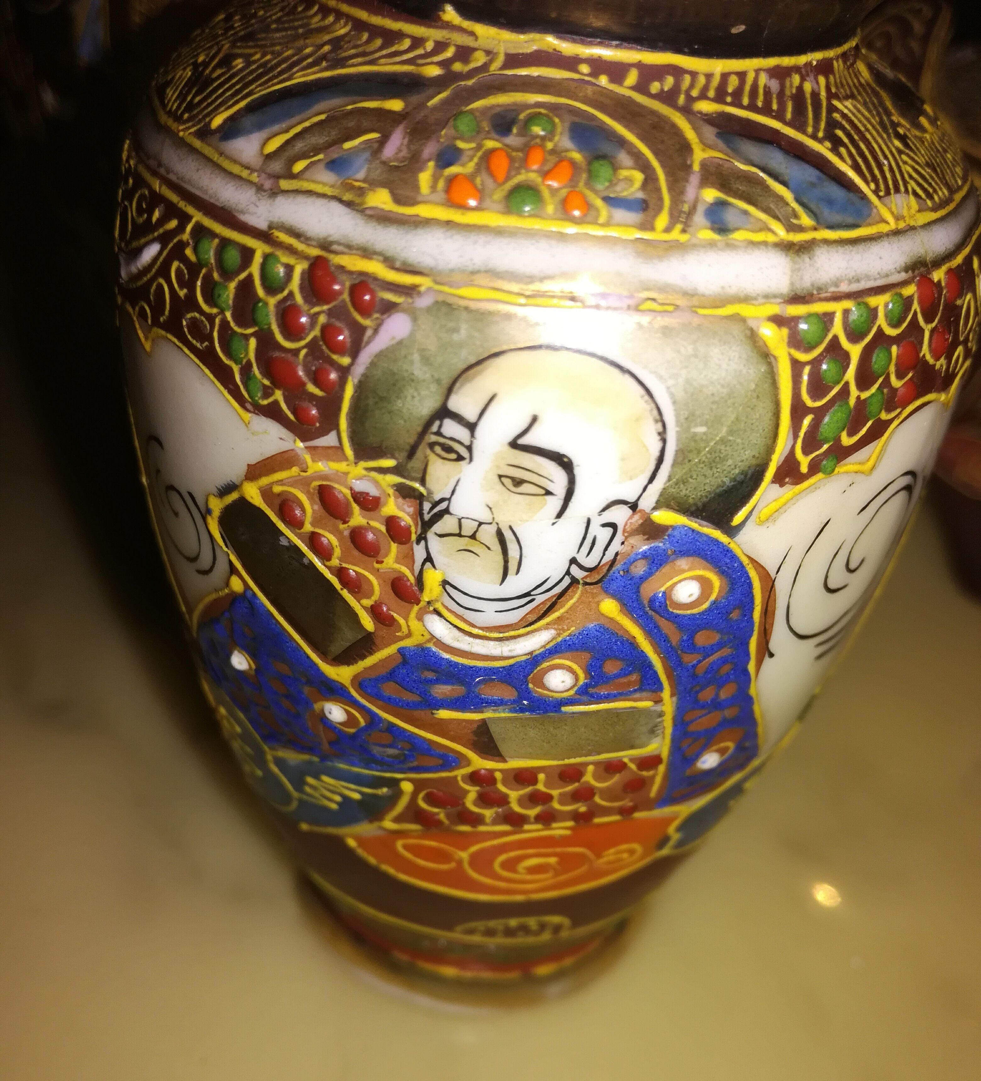Lot de cinq miniatures en céramique japonaise