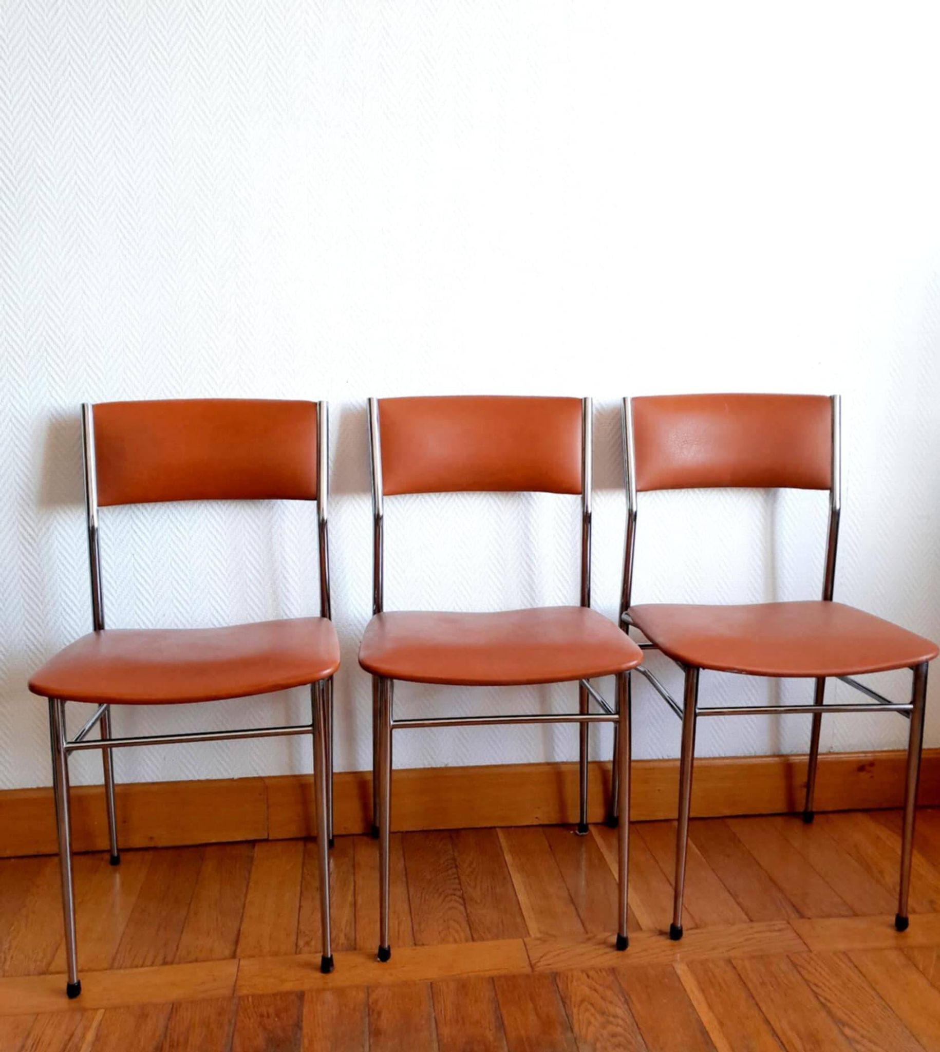 Trois chaises mid century skaï et chrome 1950