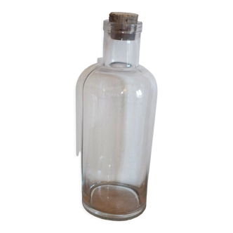 Flacon ou bouteille de pharmacie en verre - laboratoire, apothicaire