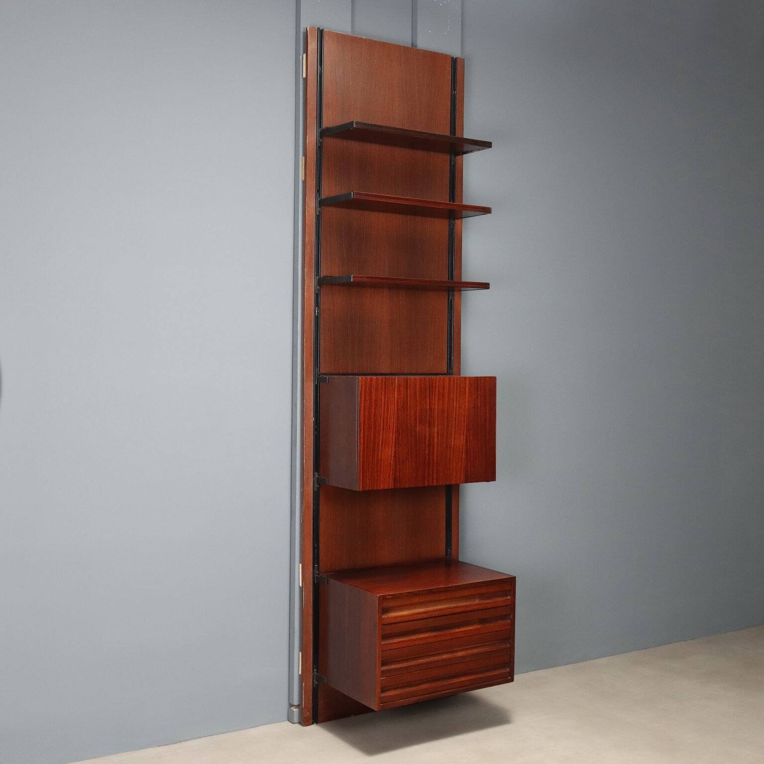 Bookcase 'E22' by Osvaldo Borsani for Tecno - 1960s