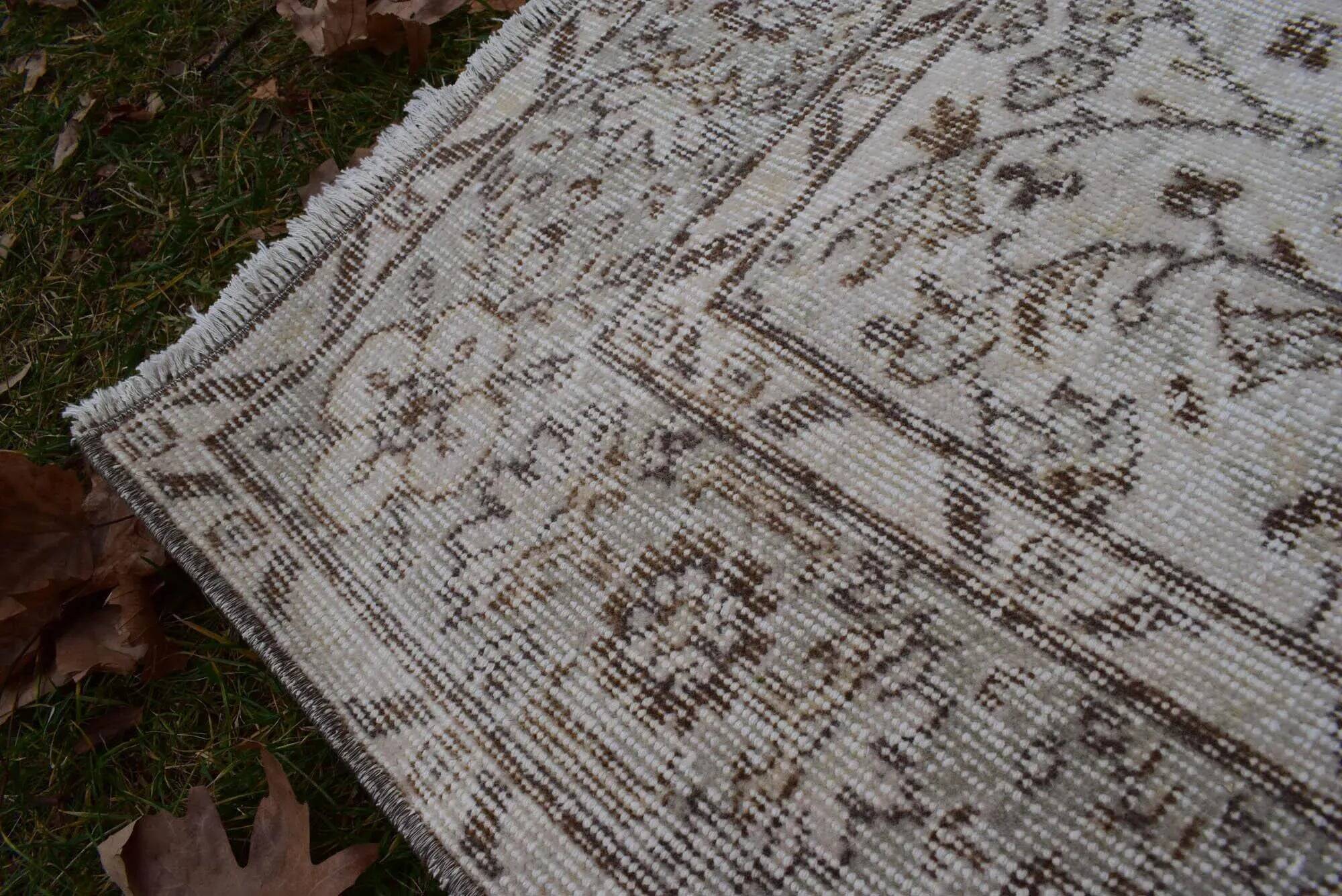 Vintage Turkish Oushak rug 168x290 cm