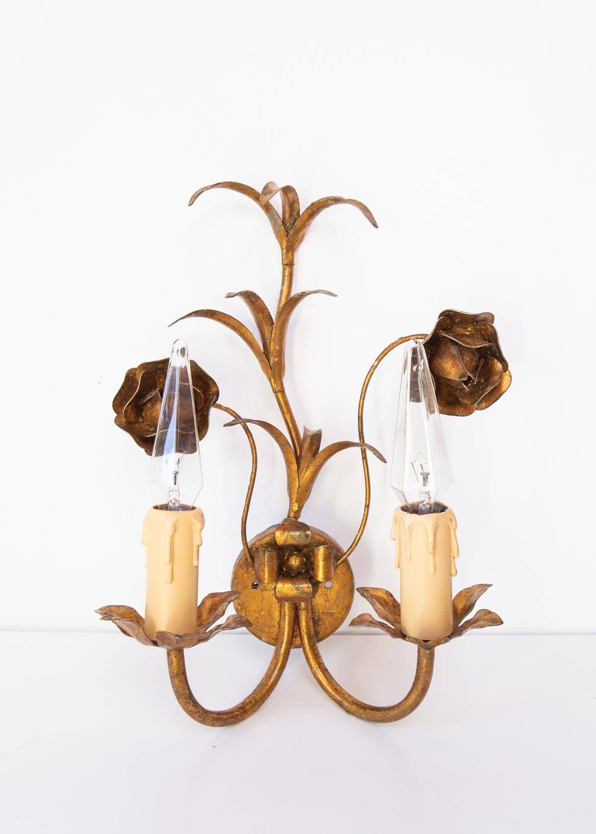 Vintage wall light in gold metal with flower and leaf decoration