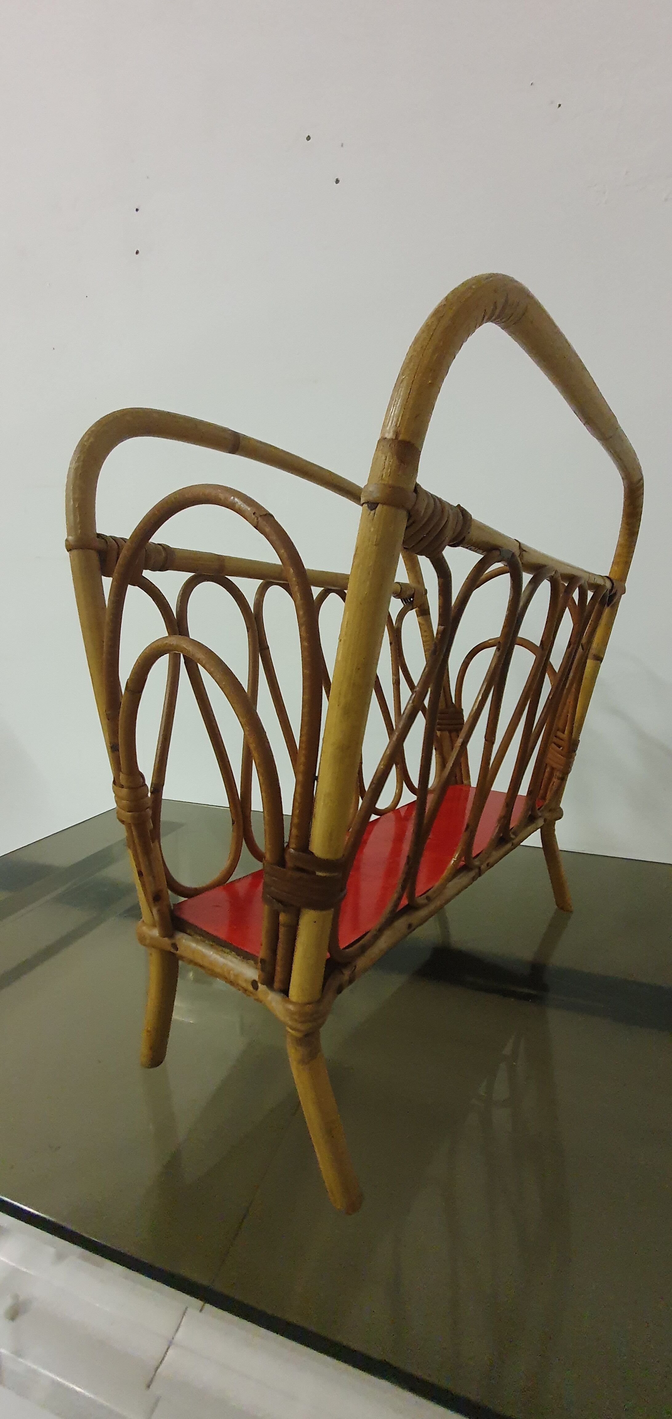 Magazine door in rattan and formica