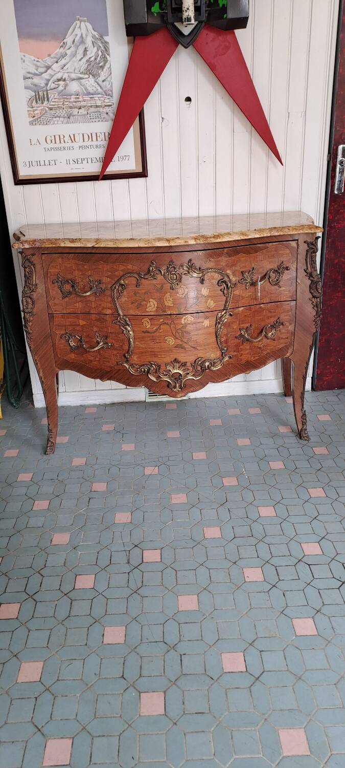 Commode de style Louis XV
