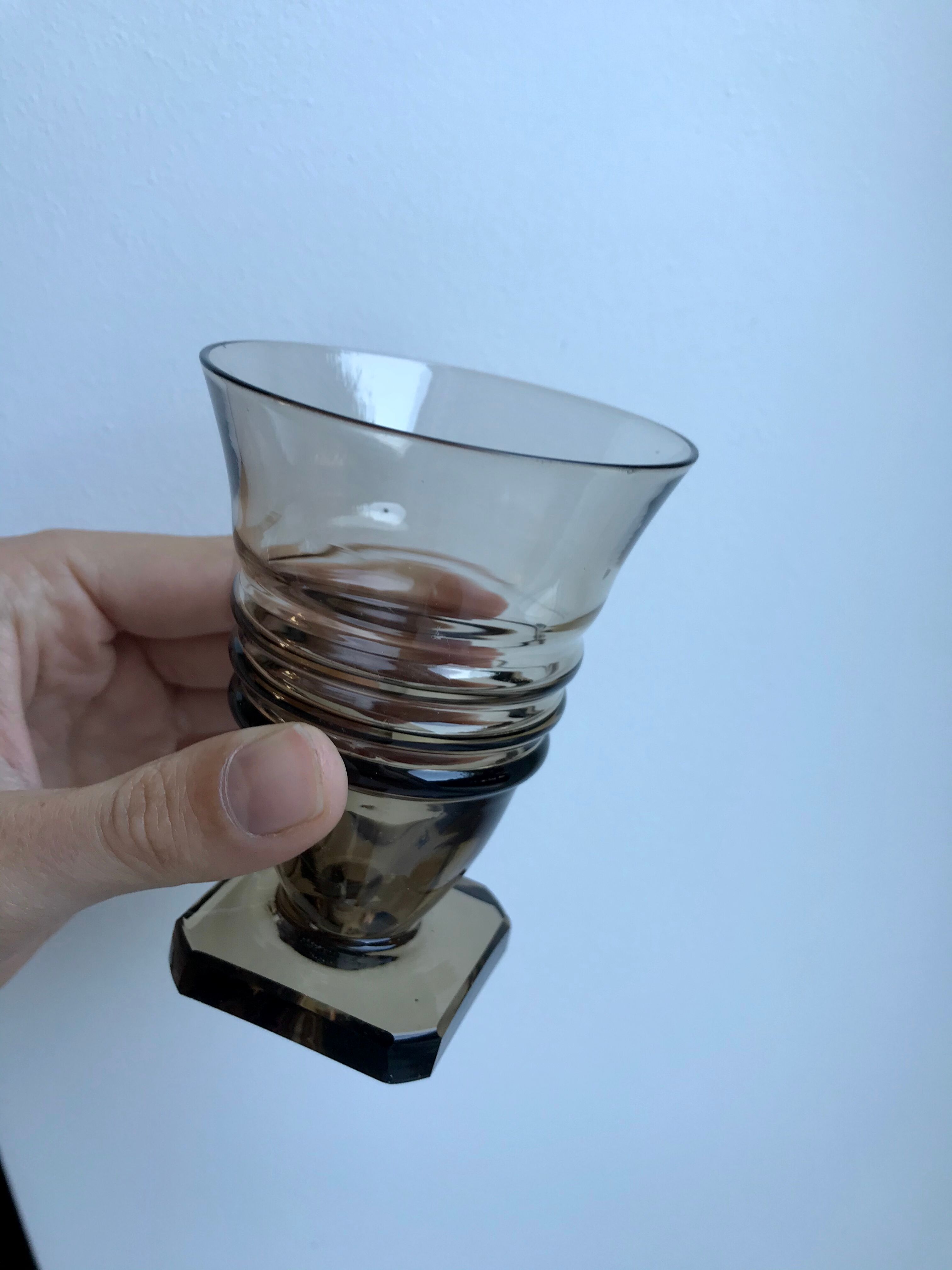 Set of 7 glasses in art deco smoked glass 30s