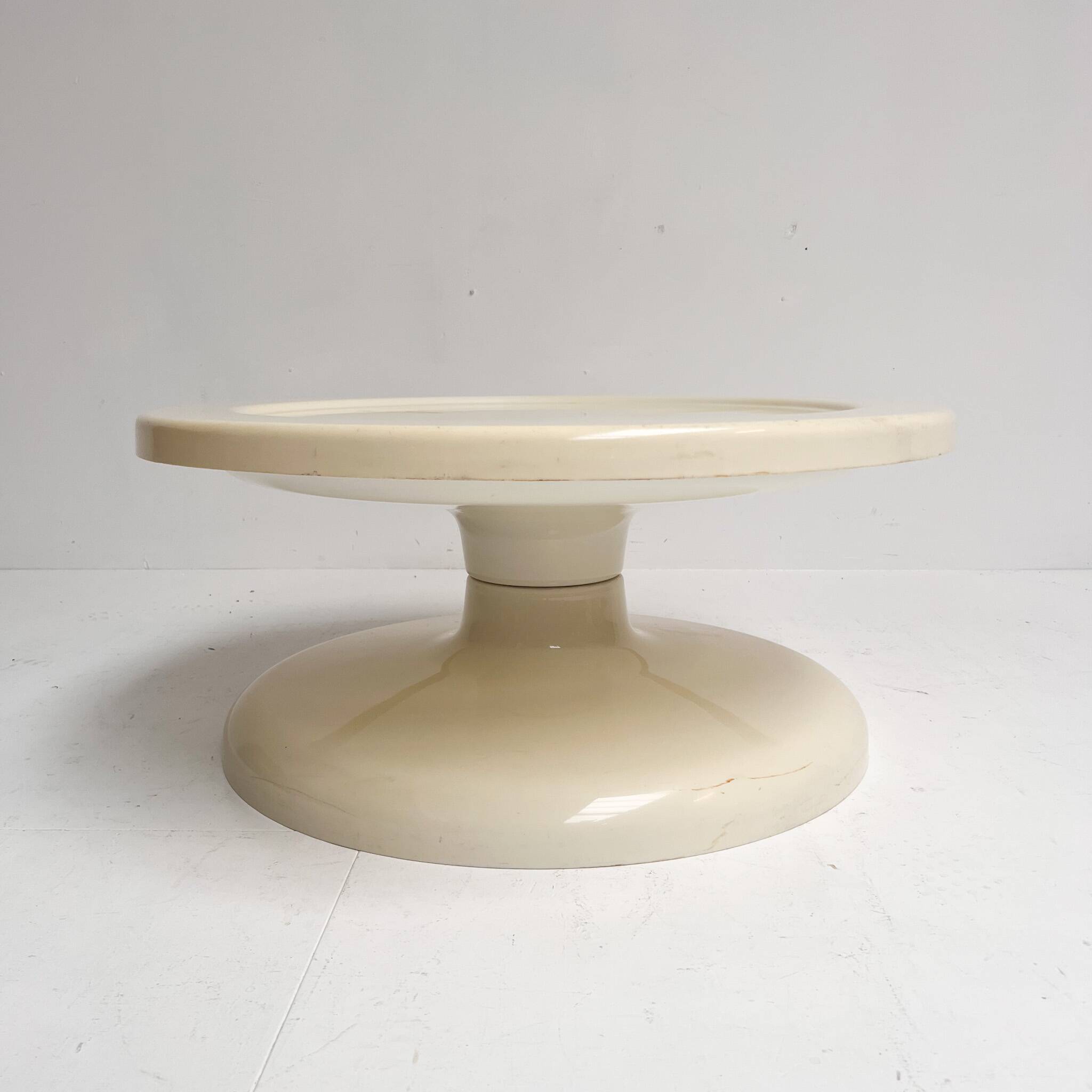 Vintage Italian coffee table round, 1960s
