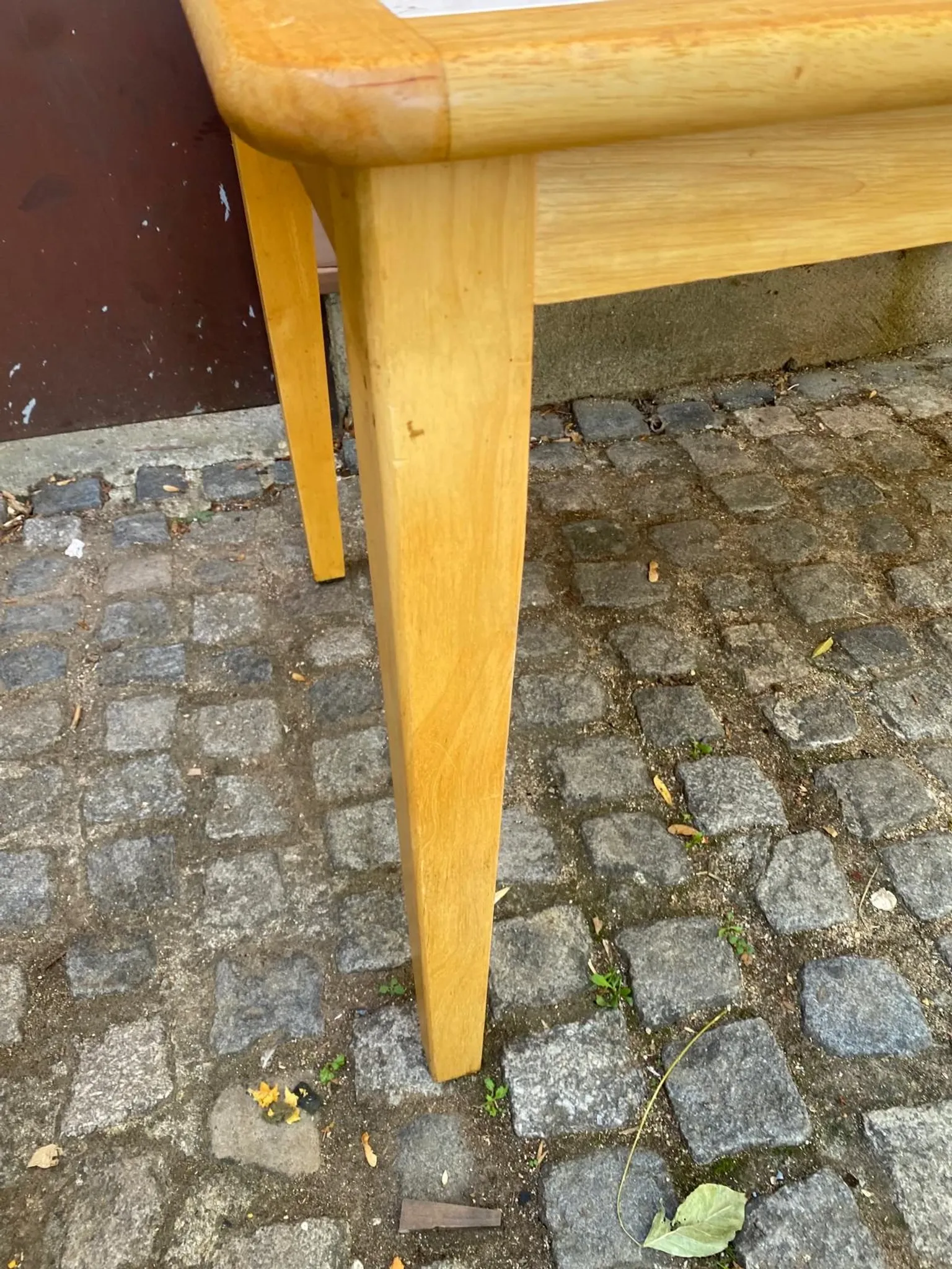 Table de cuisine en bois clair et plateau carrelé blanc – 122x80 cm