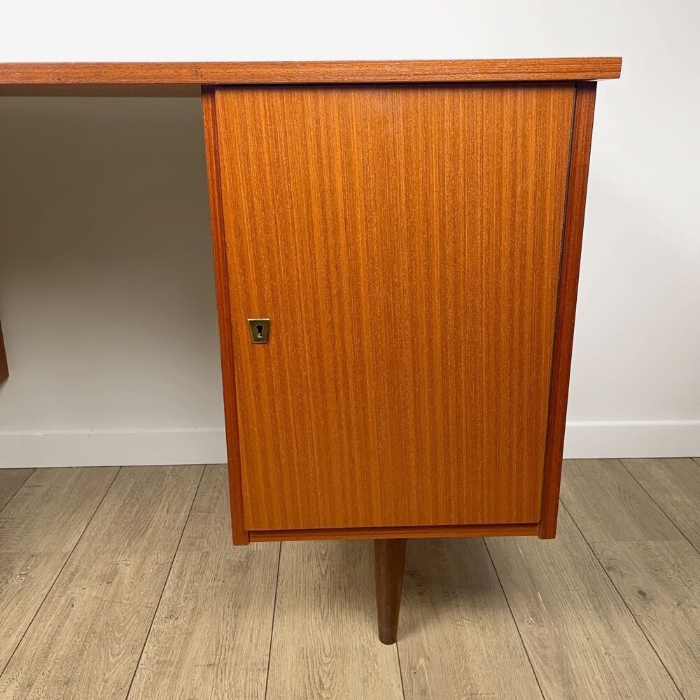 Scandinavian style office Maison Capelle 60s