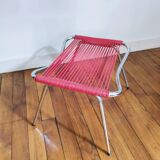 Red scoubidou foot rest