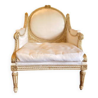 Louis XVI style marquise in white lacquered wood, gold trim. Circa 1900