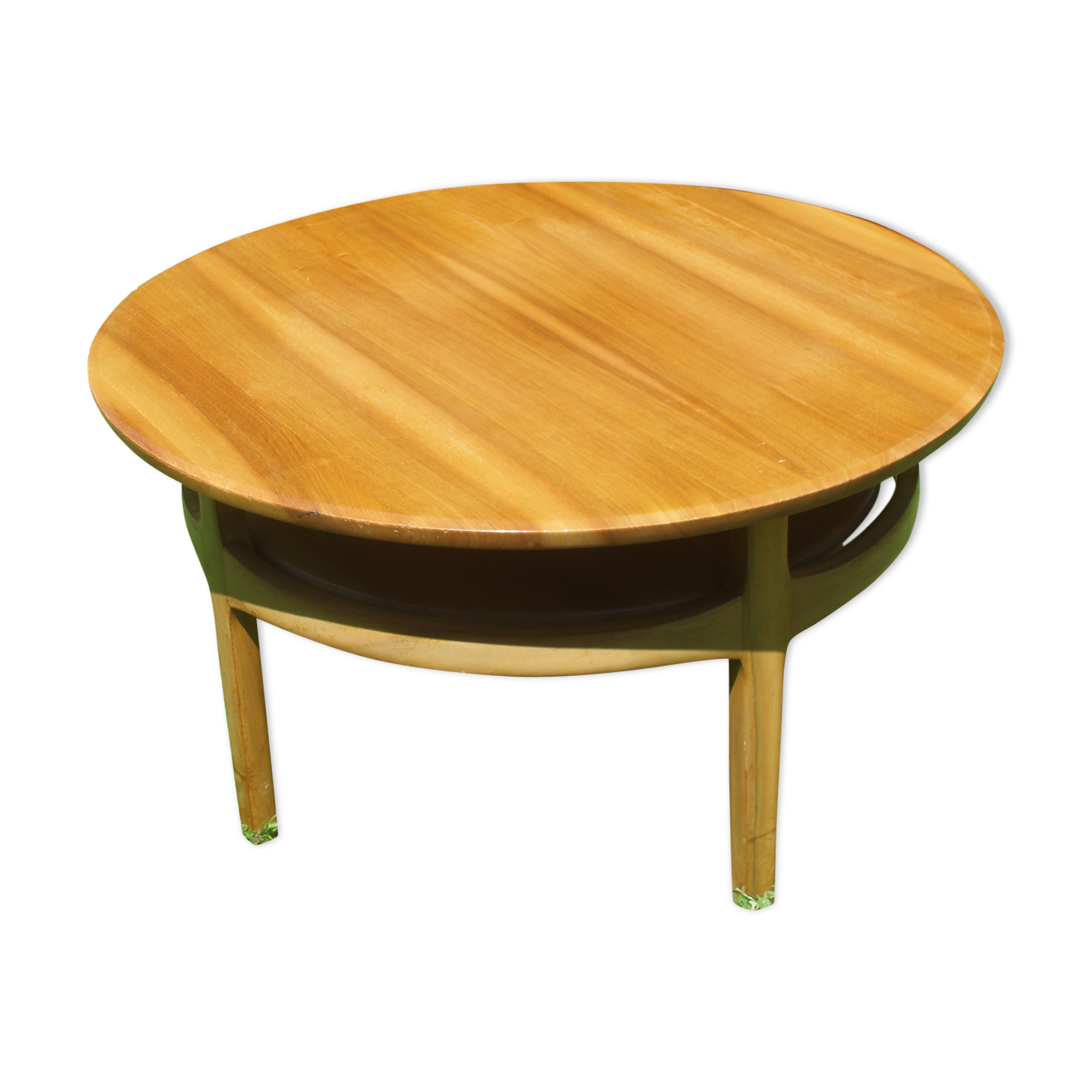 Round coffee table in solid walnut double tray of the 1970s