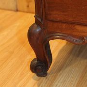 Commode tombeau début XVIIIème en acajou , travail de port