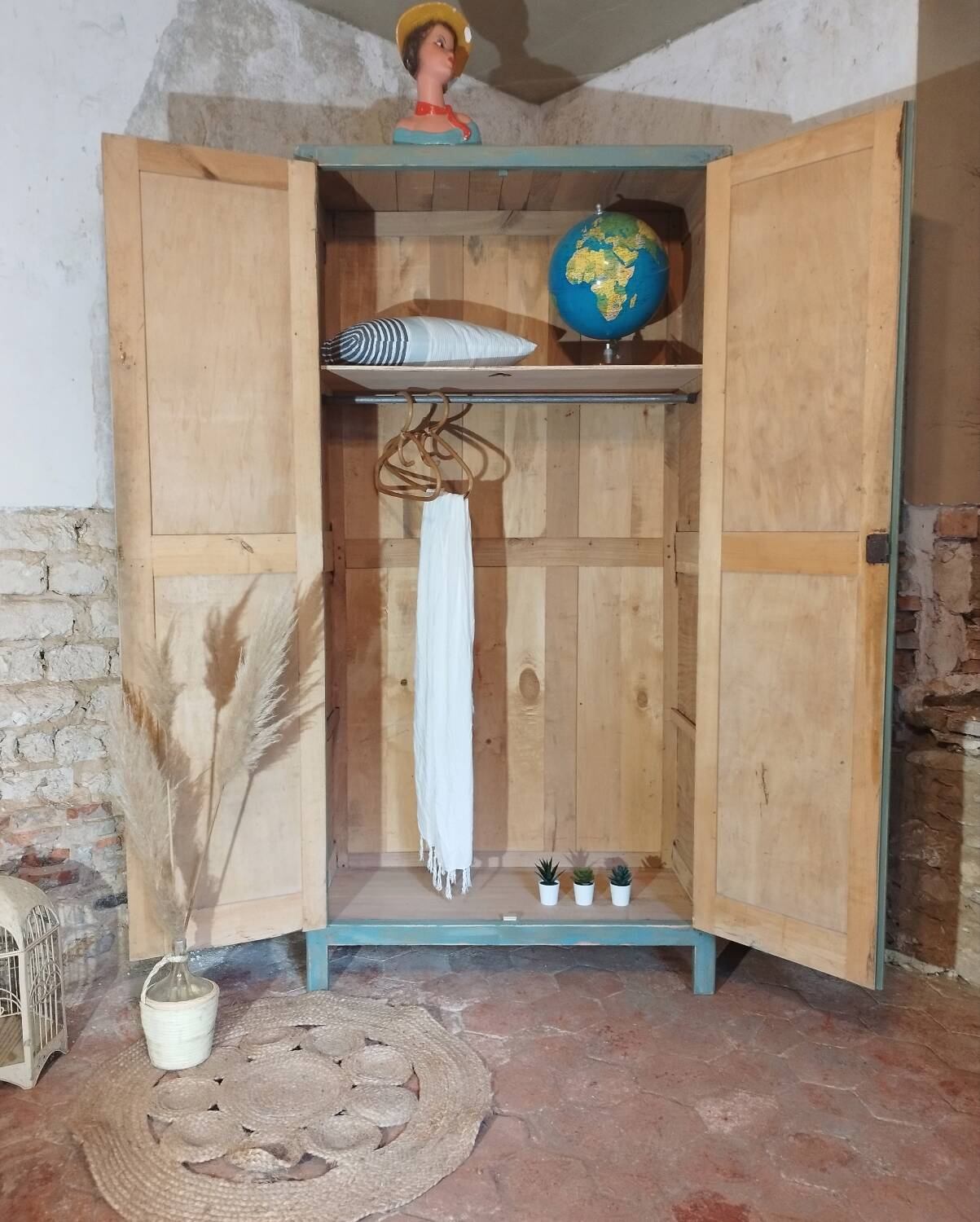 Armoire parisienne