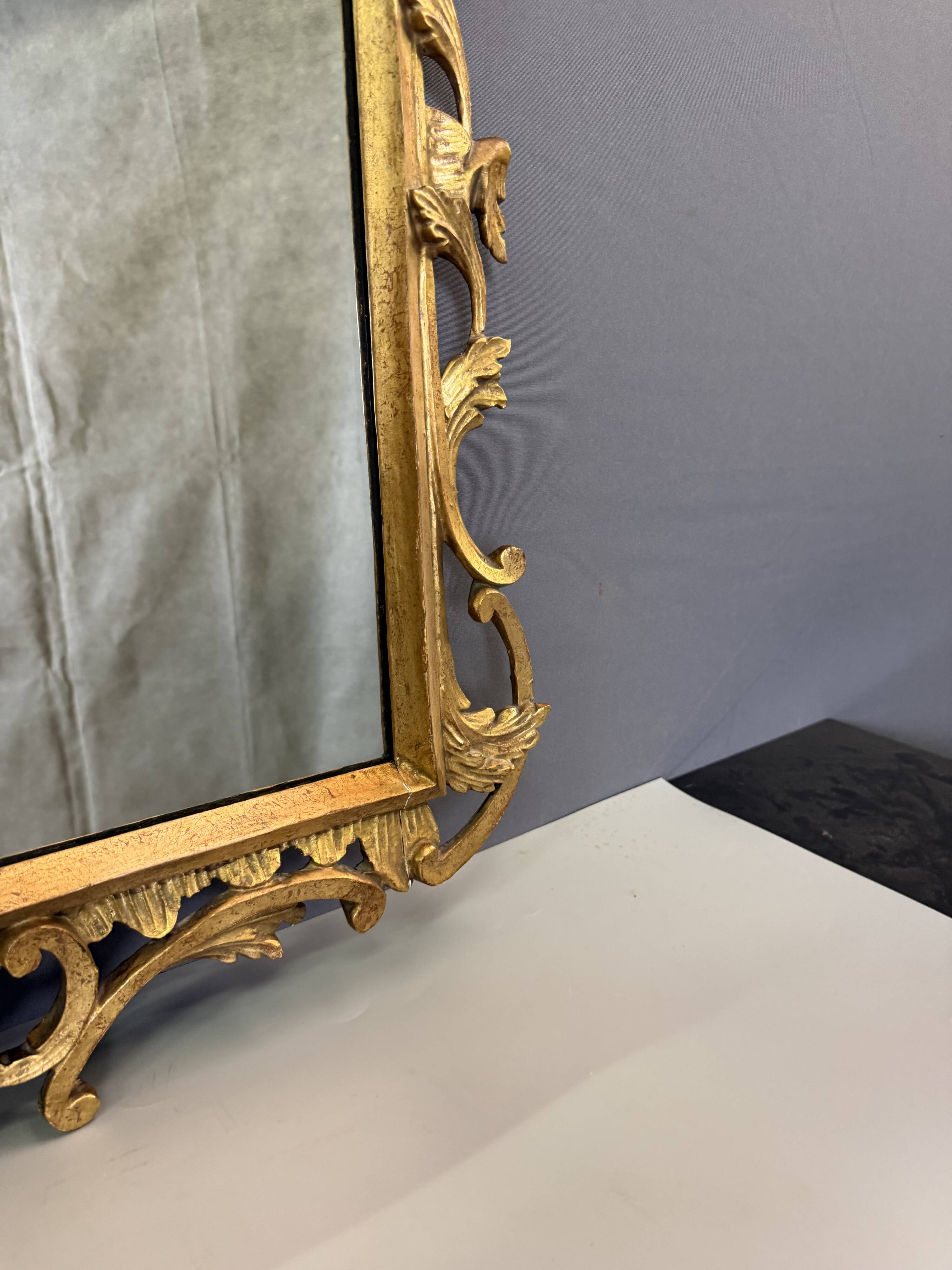 Italian mirror in gilded wood from the 19th century.