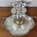 Presentation dish and its integrated sauceboat