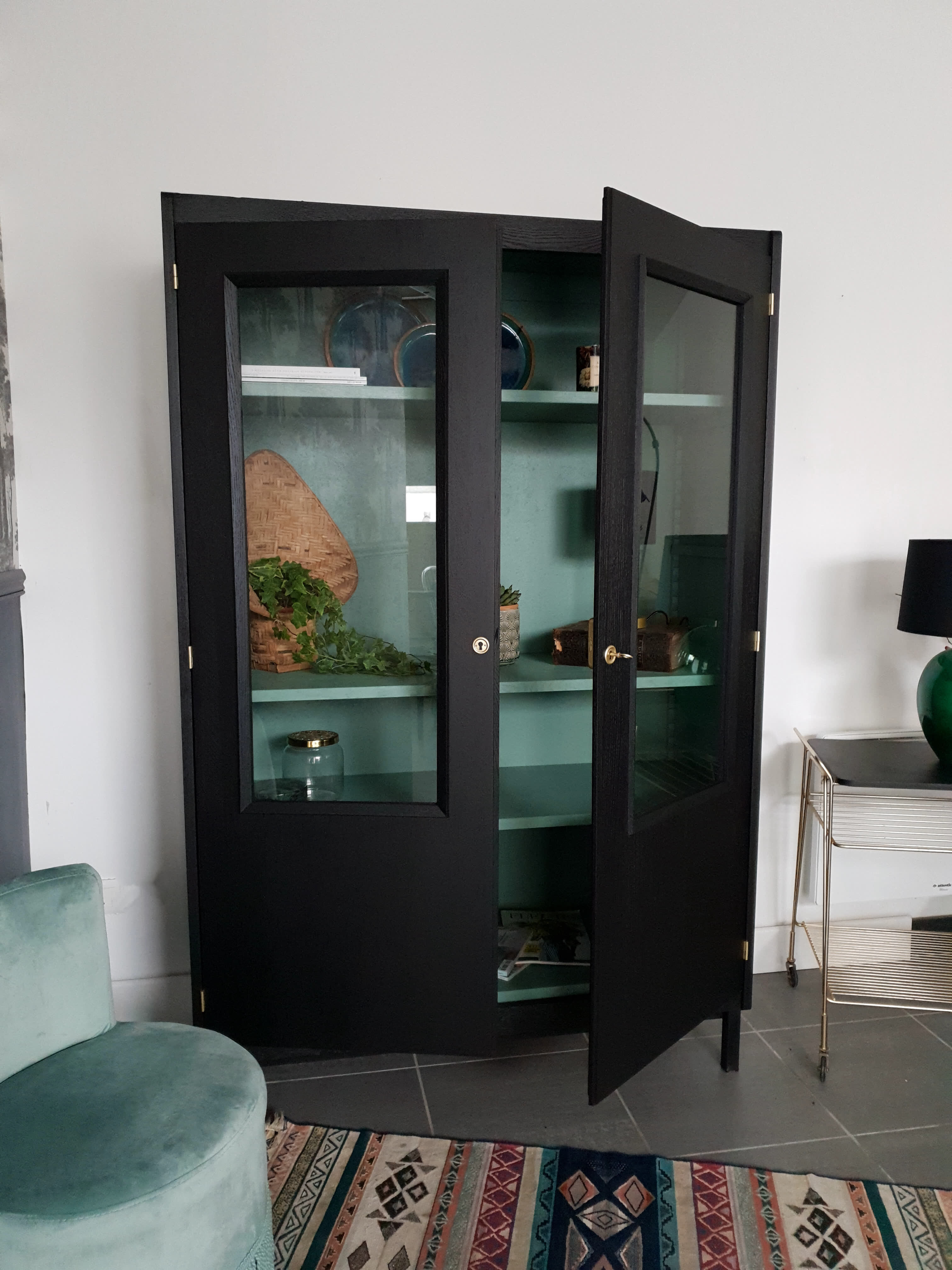 Vitrine d'école vintage