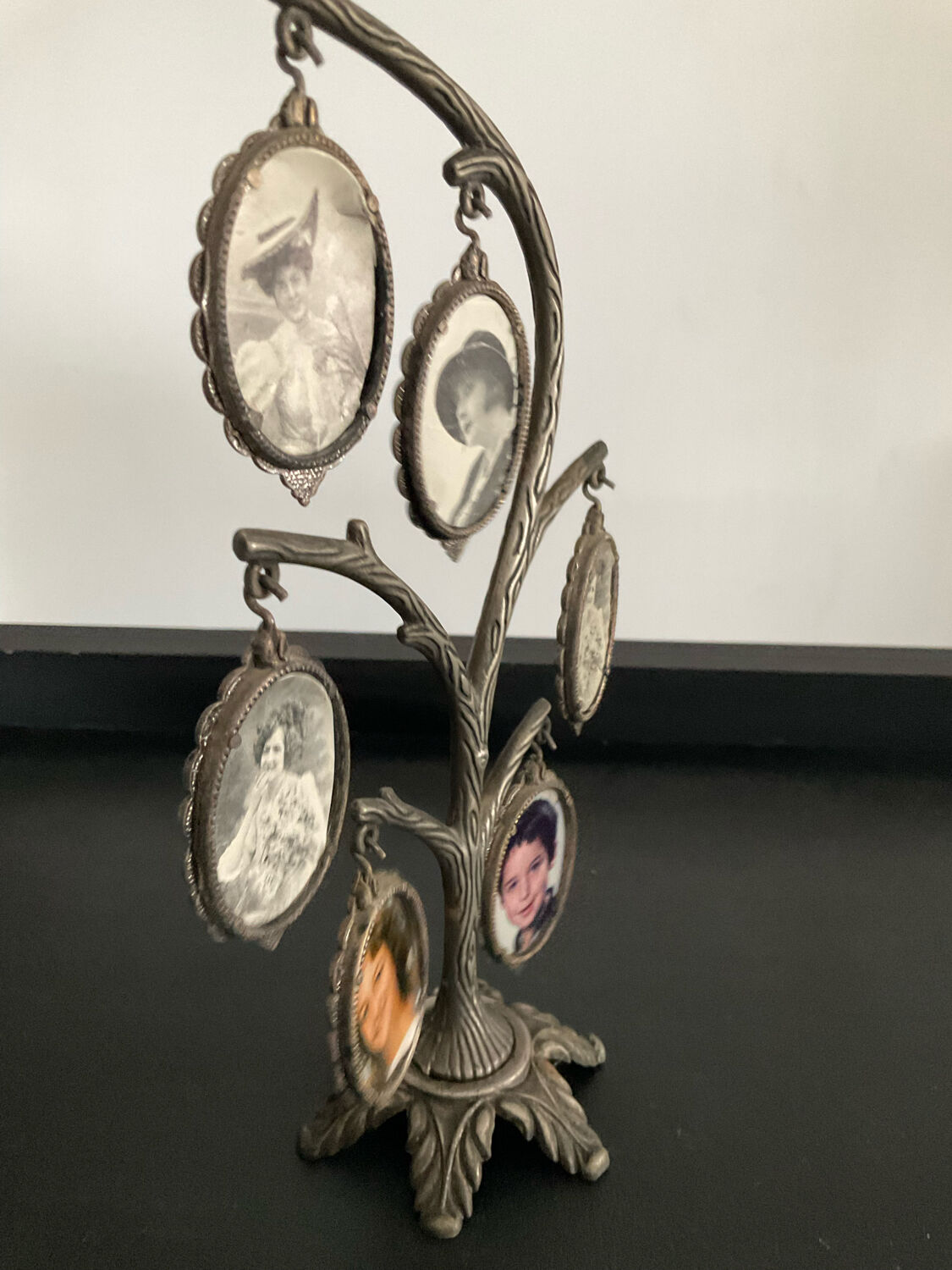 Vintage photo holder silver metal medallions