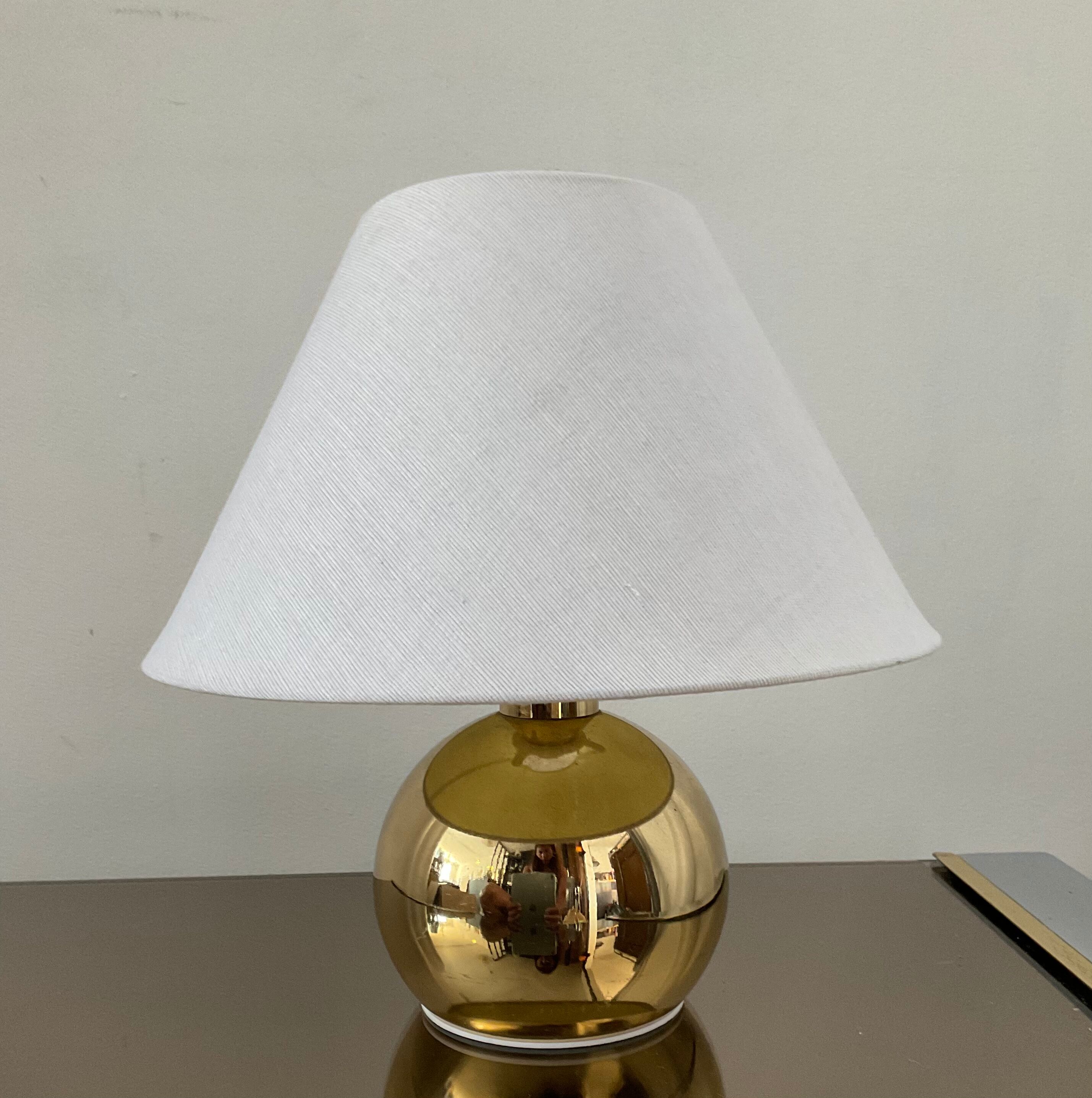Lampe vintage boule en metal doré années 70