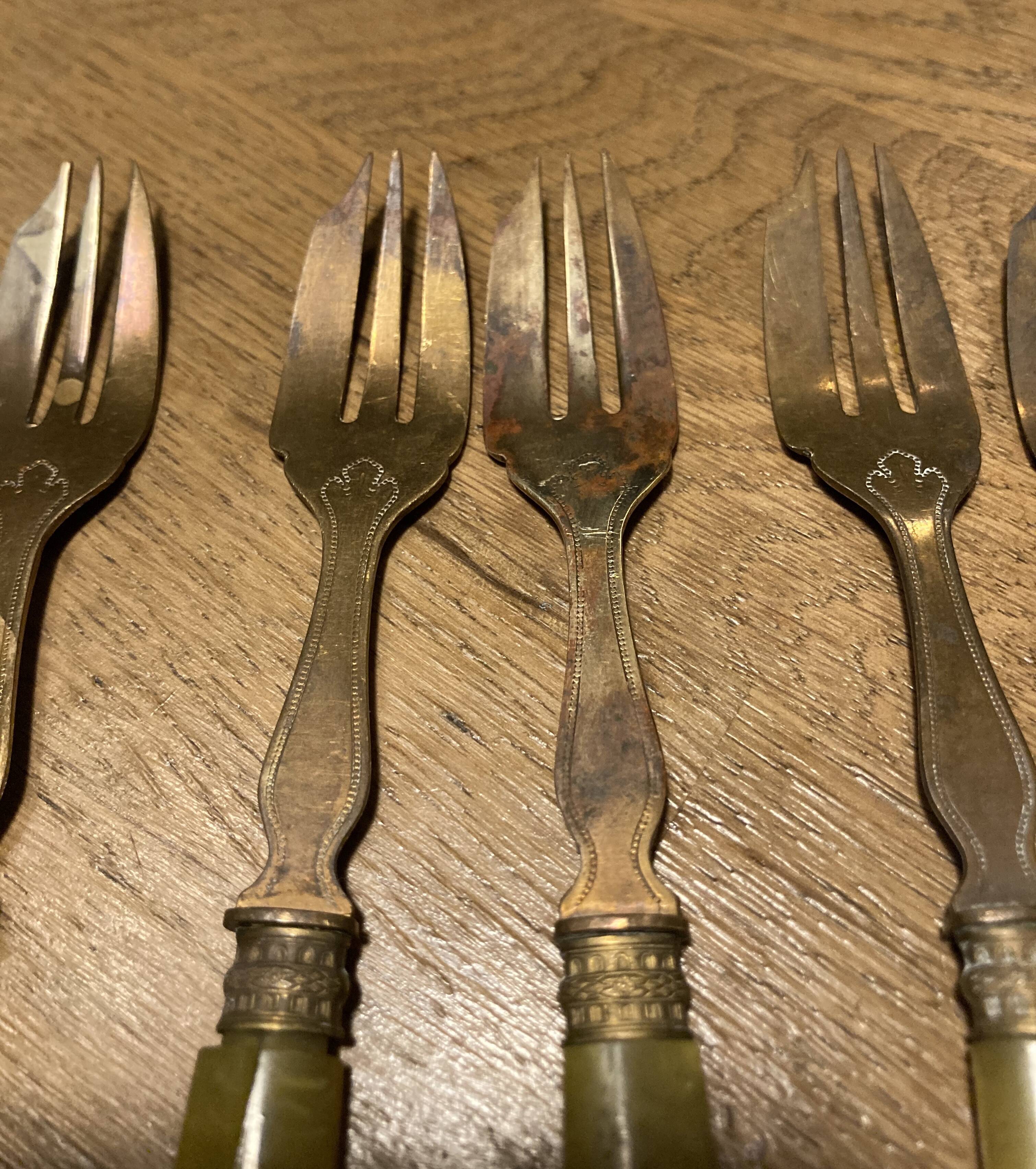 8 dessert forks
