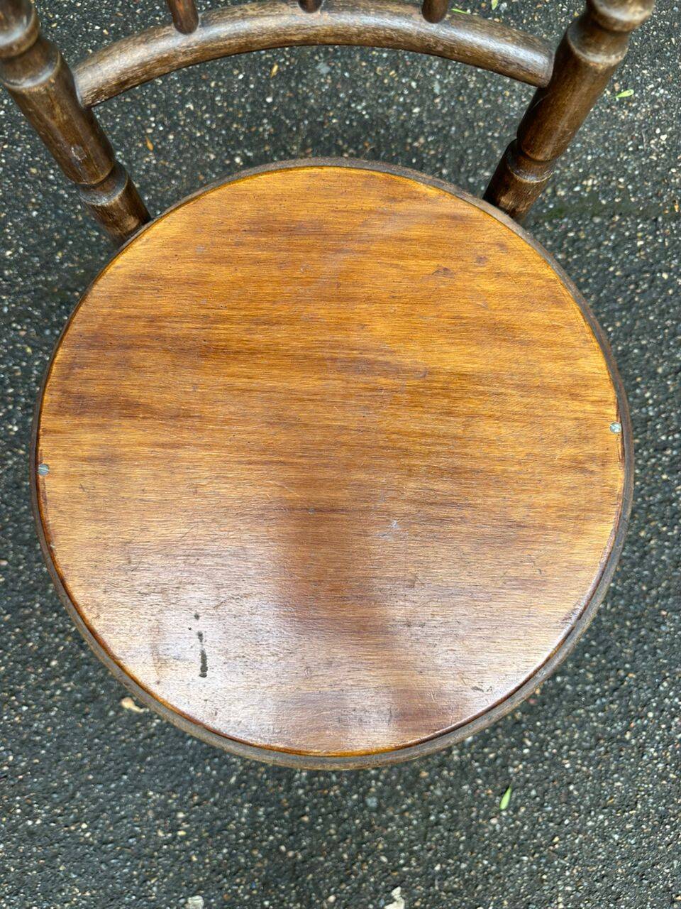 Vintage 19th-century bistro chair in curved solid wood, Thonet style.