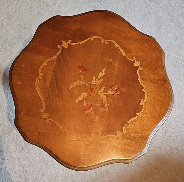Table d’appoint ancienne en bois, plateau marqueté