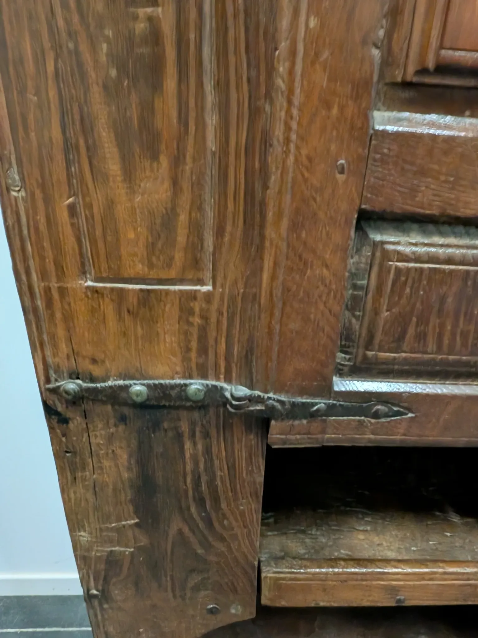 Antique solid oak furniture – Rustic pantry from the pre-17th century