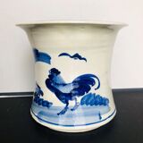 Ancien cache pot en céramique blanc bleu