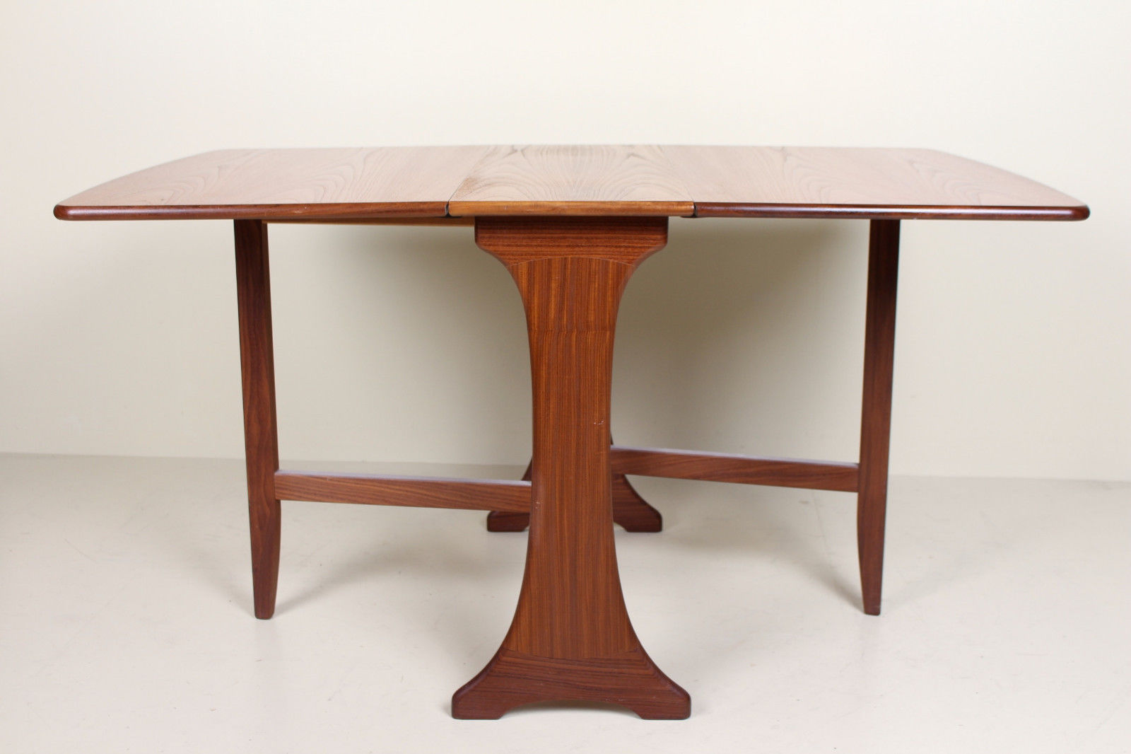 Table of dining room chairs in teak and retro vintage 1970s Nathan