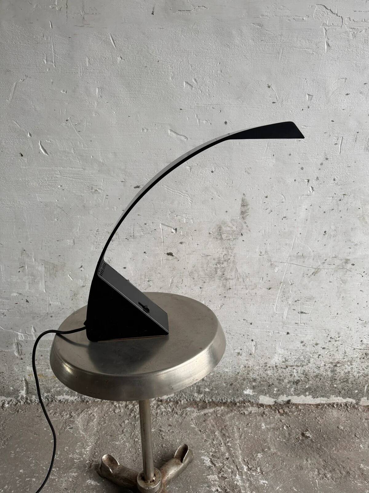 Arcobaleno black metal table lamp — arced mid-century Italian design by Marco Zotta, 1970s