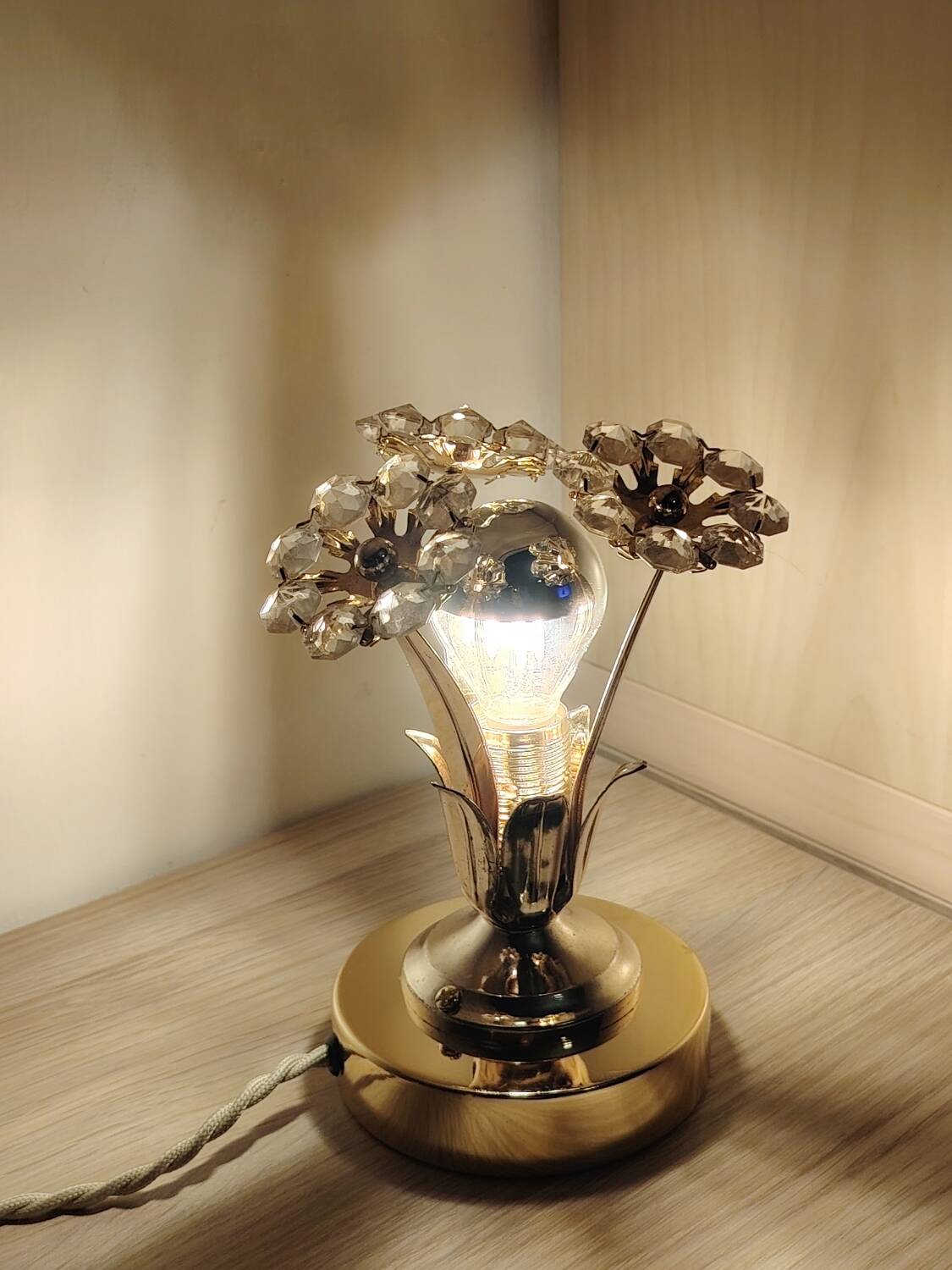 Italian gilded flower lamp