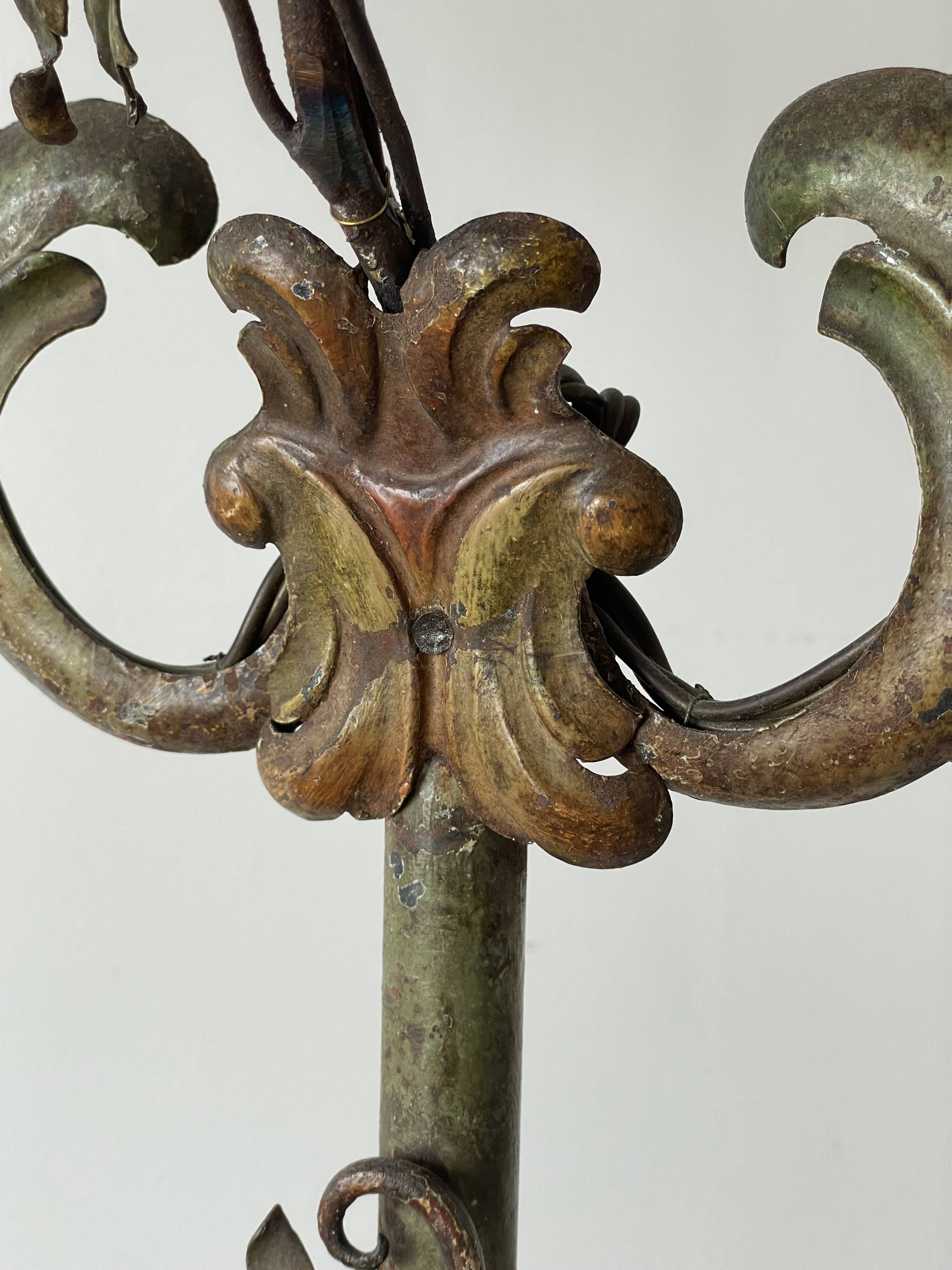 Florentine floor lamp in old painted sheet metal