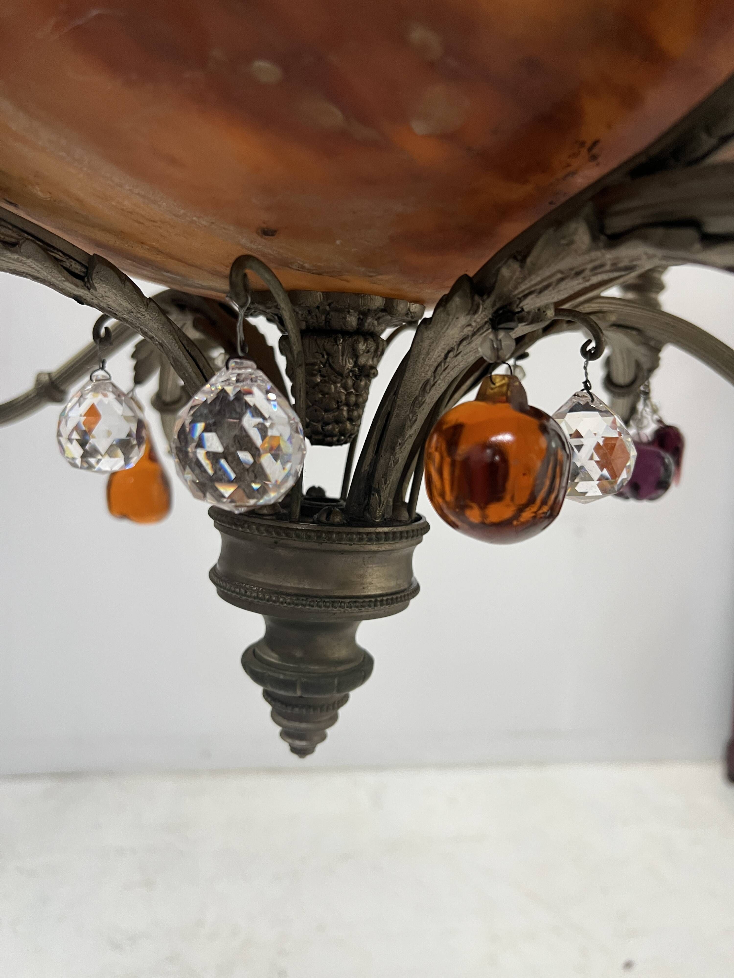 Napoleon III chandelier in bronze and alabaster with eight light arms, 19th century.