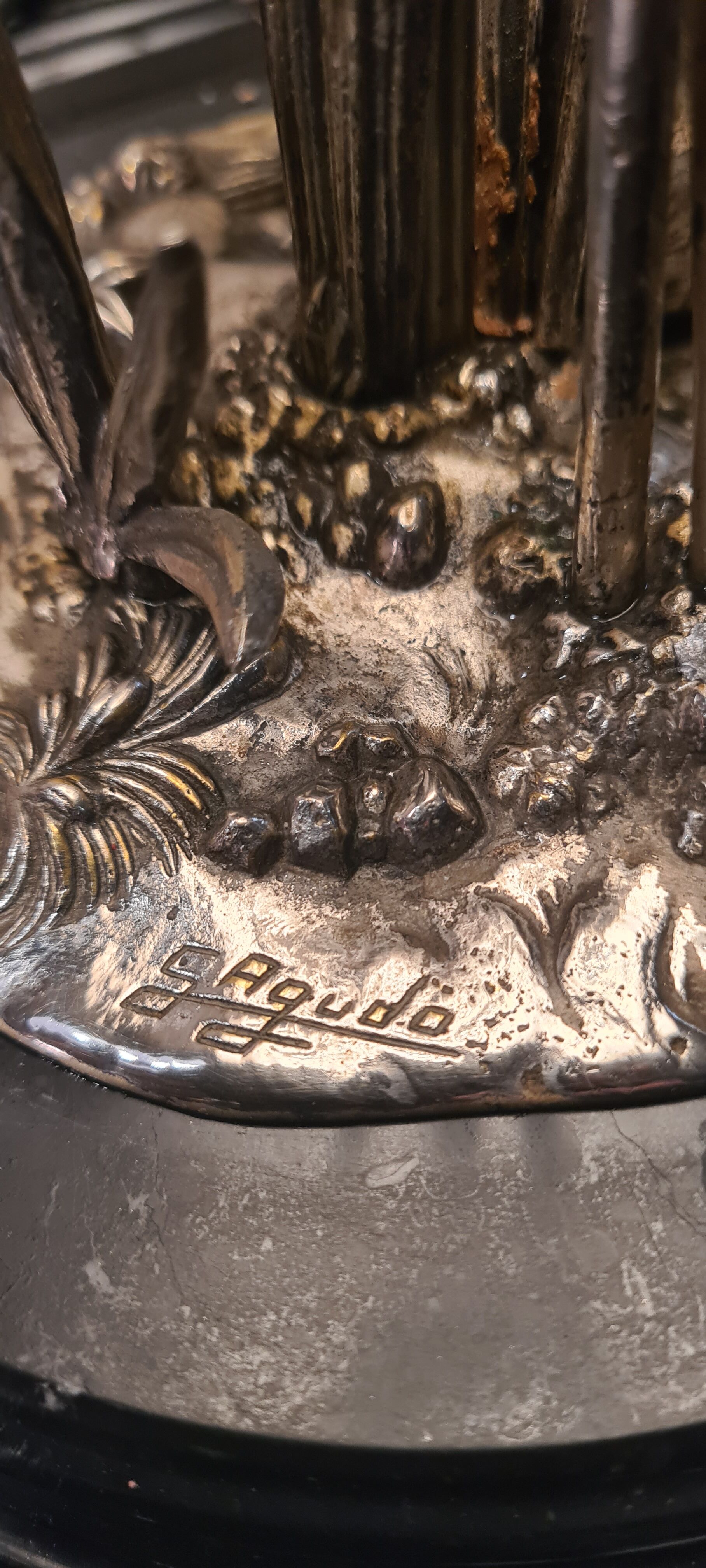 Desk lamp in marble and metal plated silver cigne decorated signed by agudo,