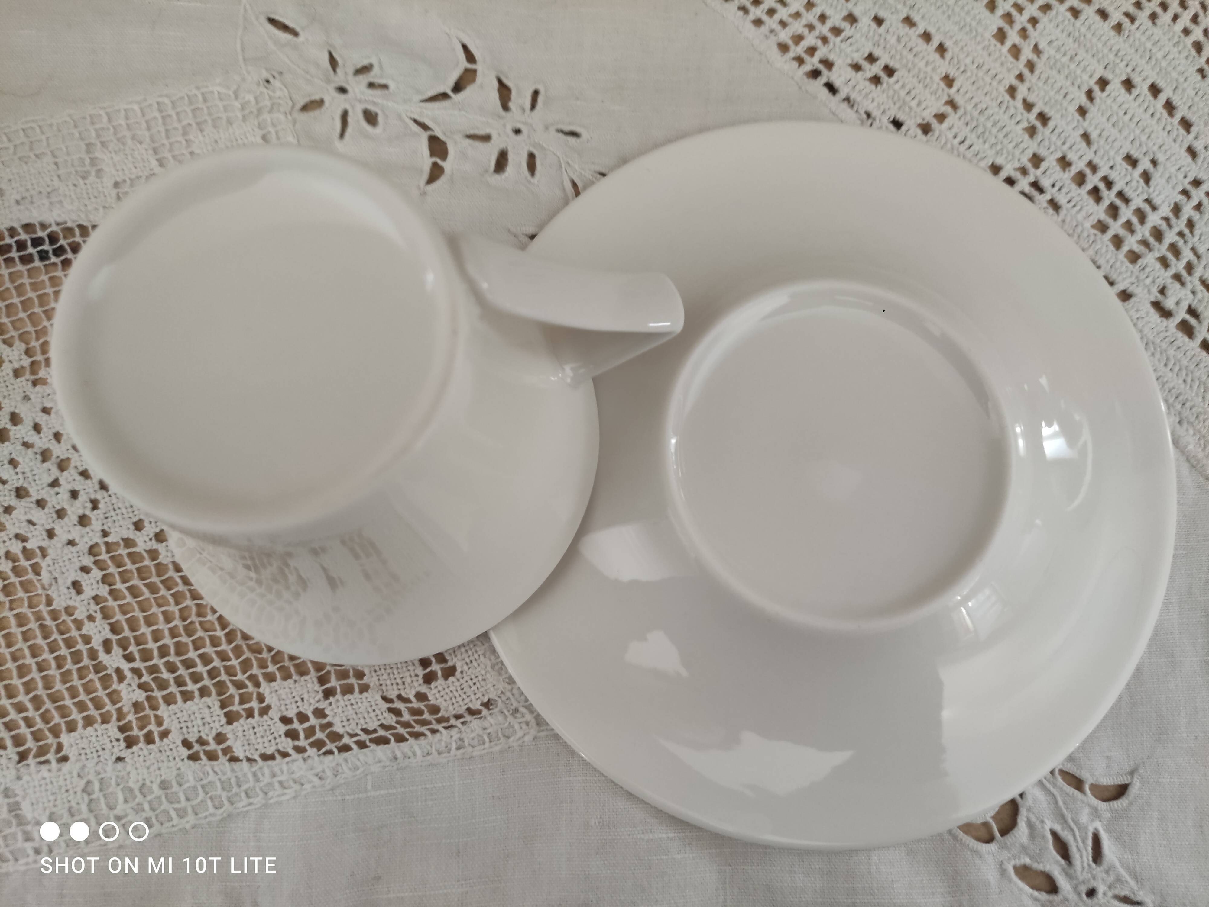 Tête à tête pour thé ou café long en porcelaine blanche décor floral doré
