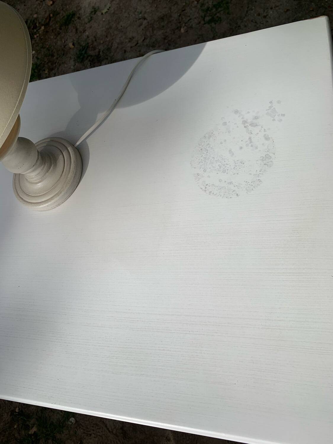 Dresser/set of drawers and its table lamps