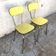 Set des 2 chaises formica jaunes