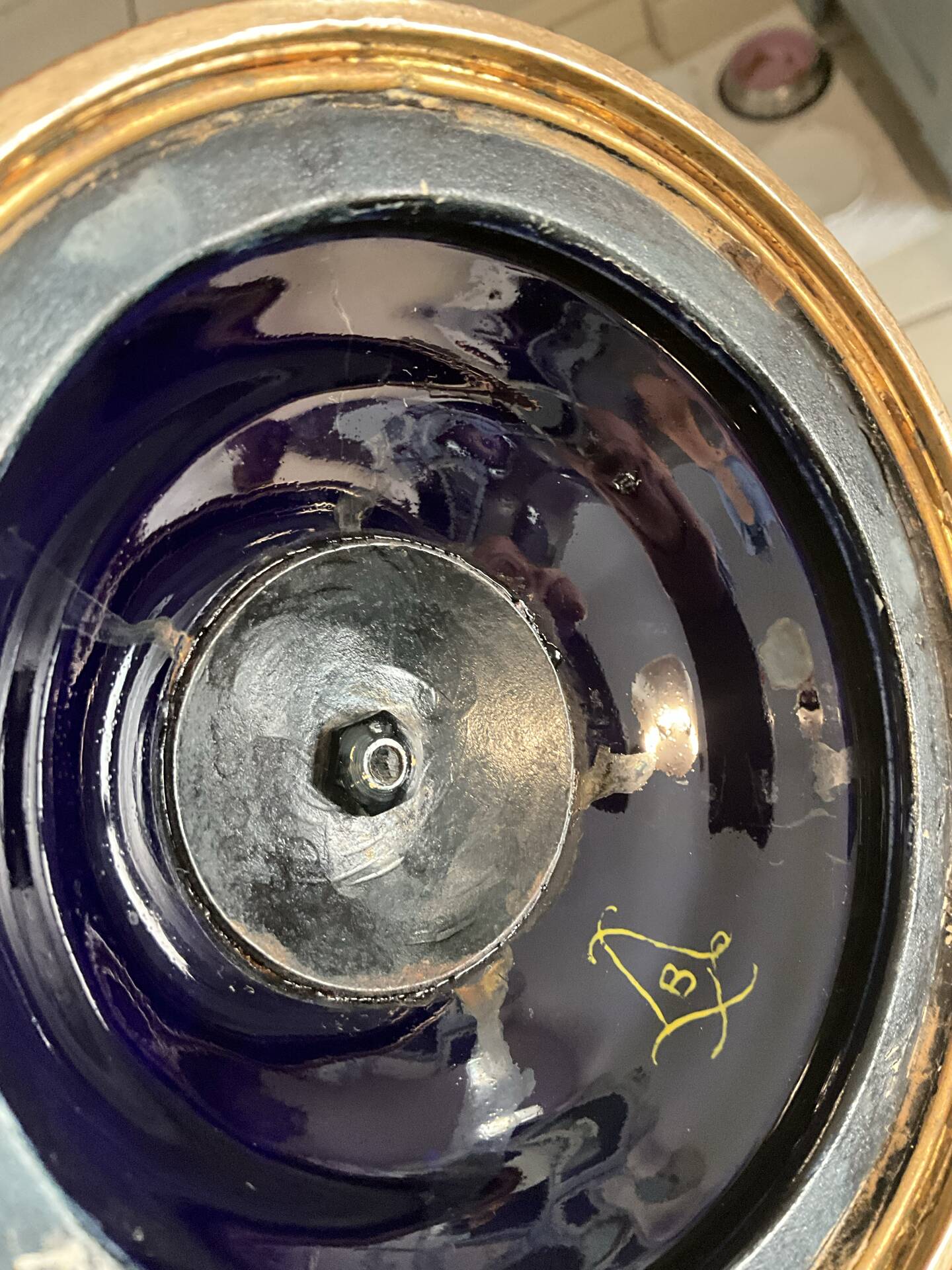 Cobalt blue porcelain cup on a pedestal, Sèvres style, late 19th century.