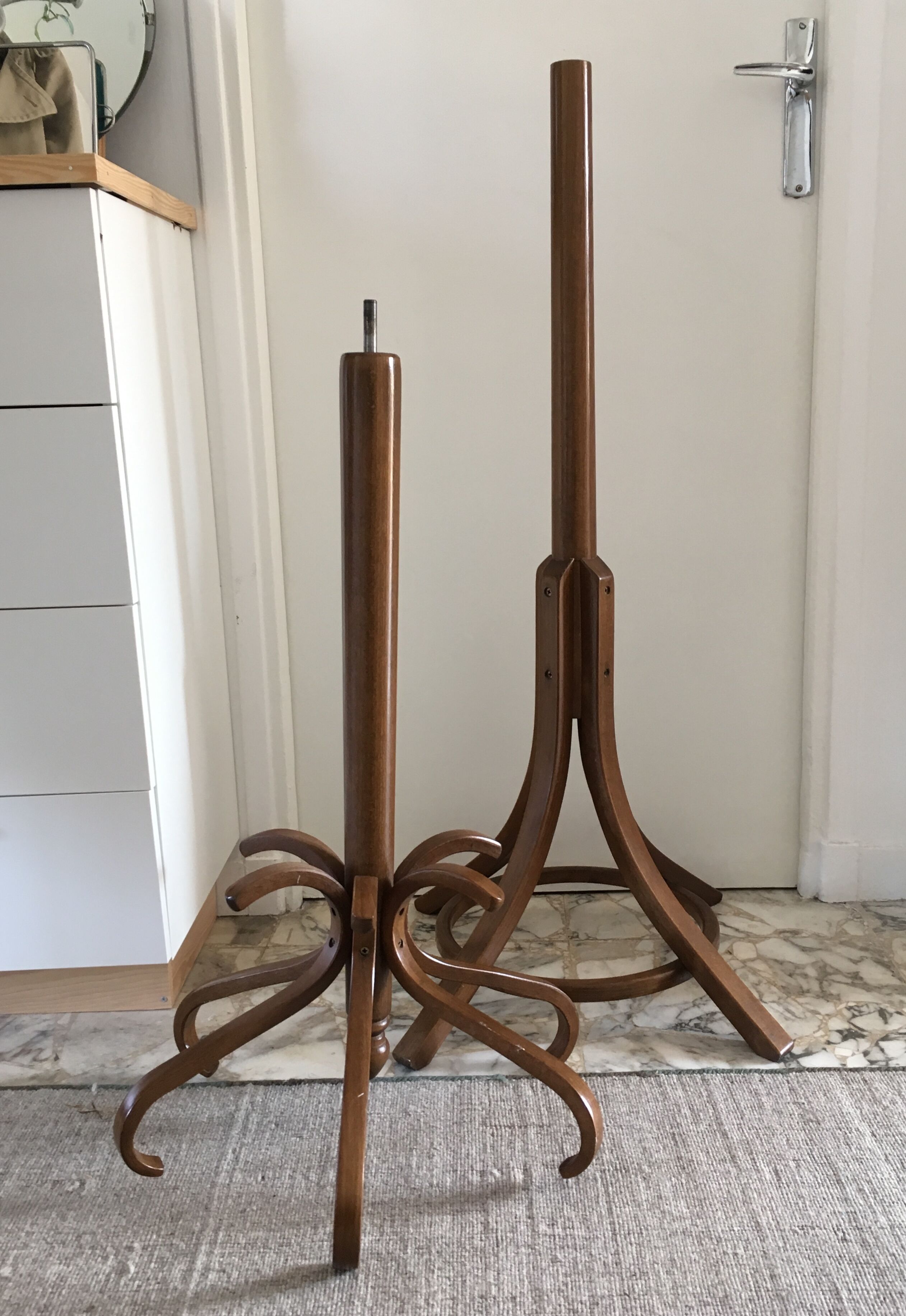 Baumann parrot coat hanger