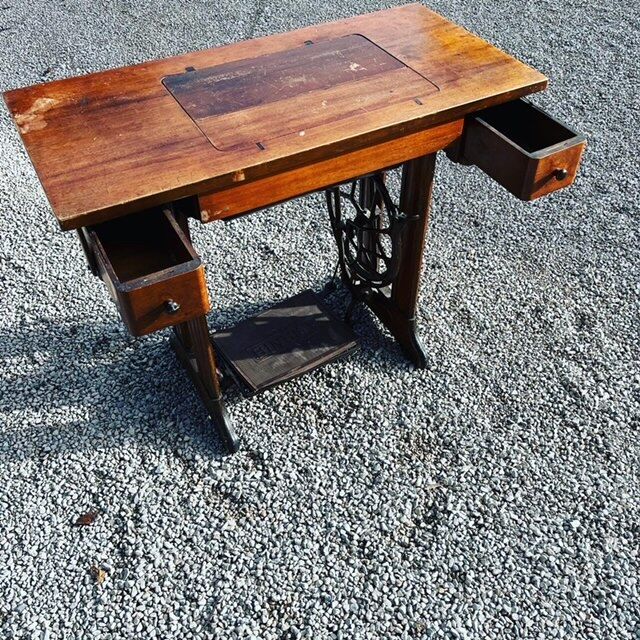 Singer sewing machine nineteenth