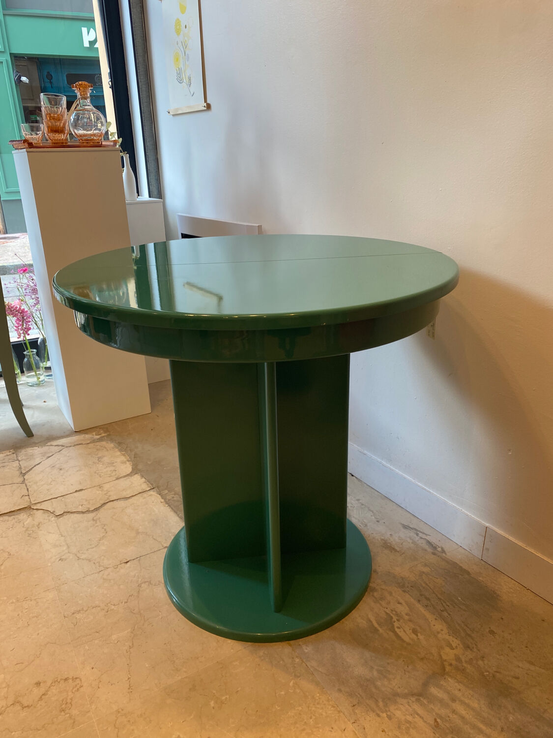 Lacquered round table