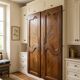 Paire de portes de placard style Louis XV en merisier massif