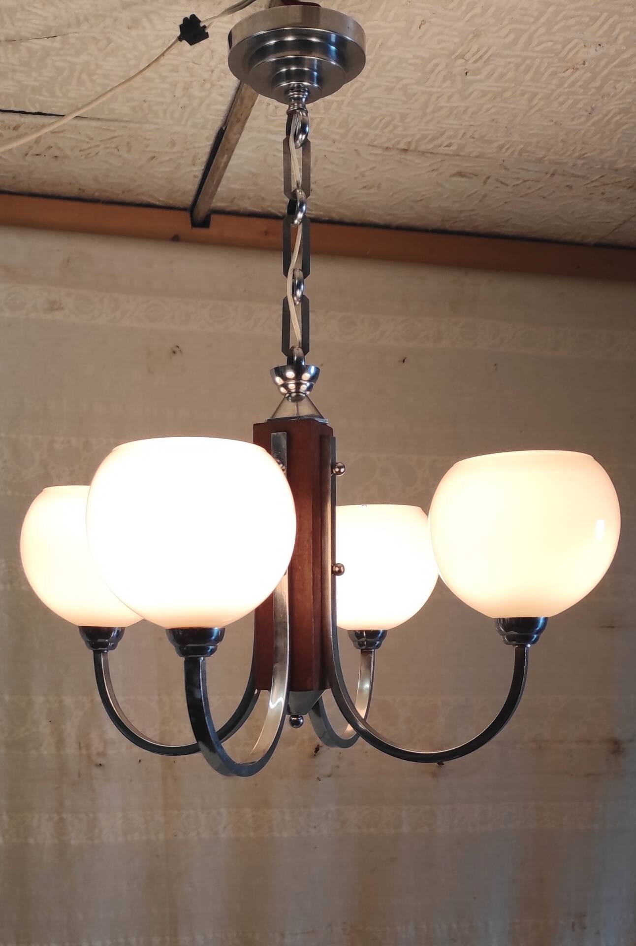 Art Deco chandelier with 4 lights in chrome metal and opaline - 1940s/50s