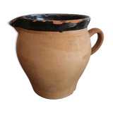 Pitcher in varnished earth